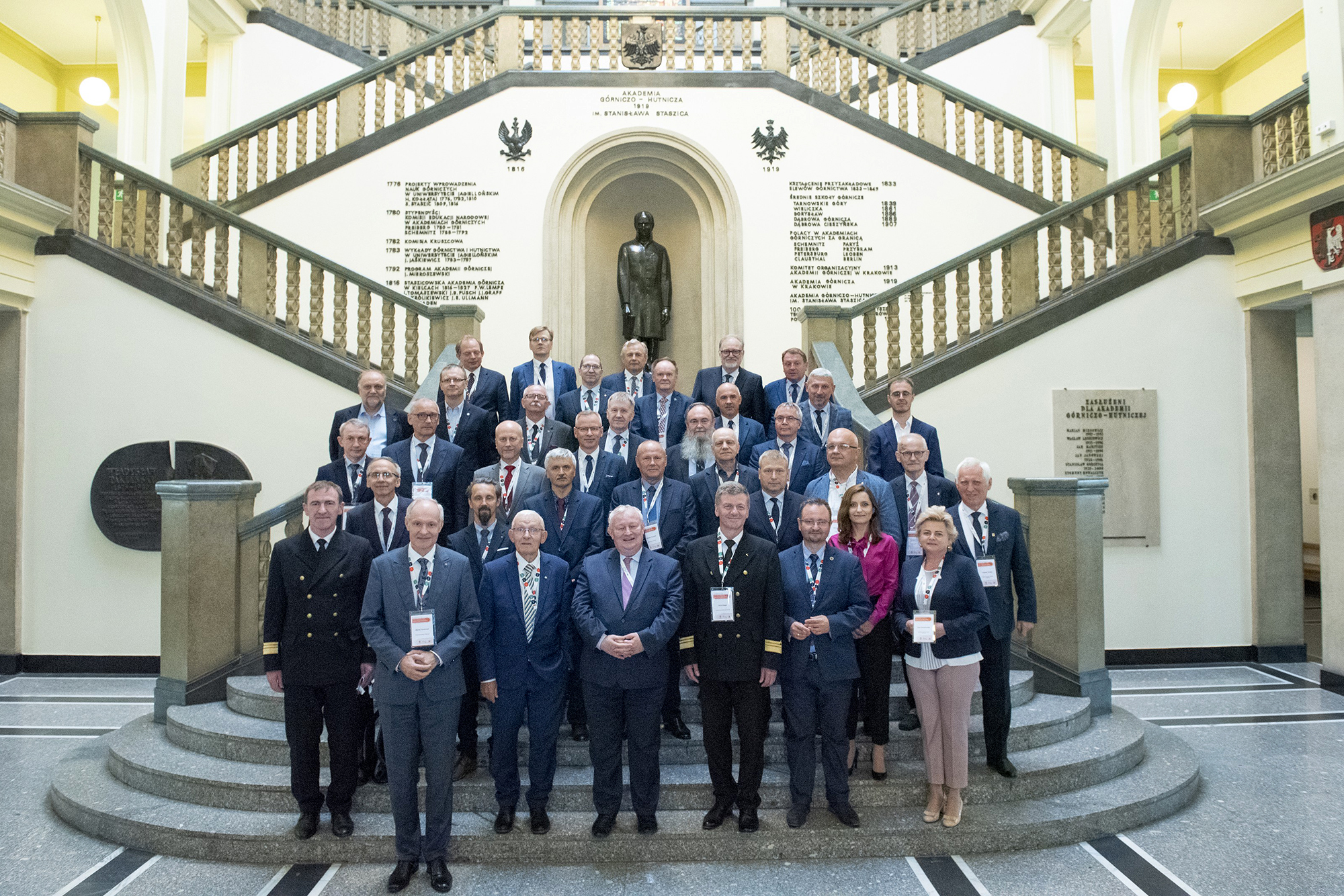 Zdjęcie grupowe uczestników Kolegium Prorektorów ds. Nauki i Rozwoju publicznych wyższych szkół technicznych w Akademii Górniczo-Hutniczej w Krakowie